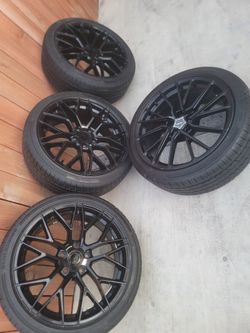 Wheel 18 5 Lugs 5x114.3 Like New  One Rims Is Difrent  Tires Like New 