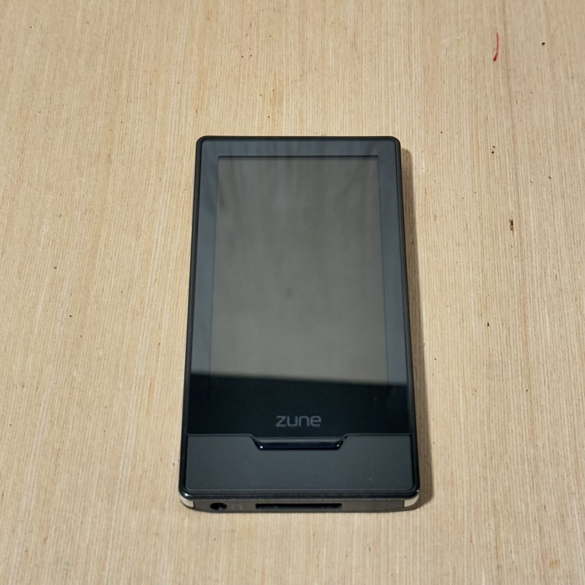 Microsoft Zune HD 16GB MP3 Player Powers On Won’t Load To Home Screen Read Blw!