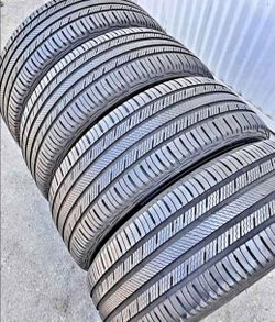 235 50 19 Michelin Tires Con 80% de Vida Las 4