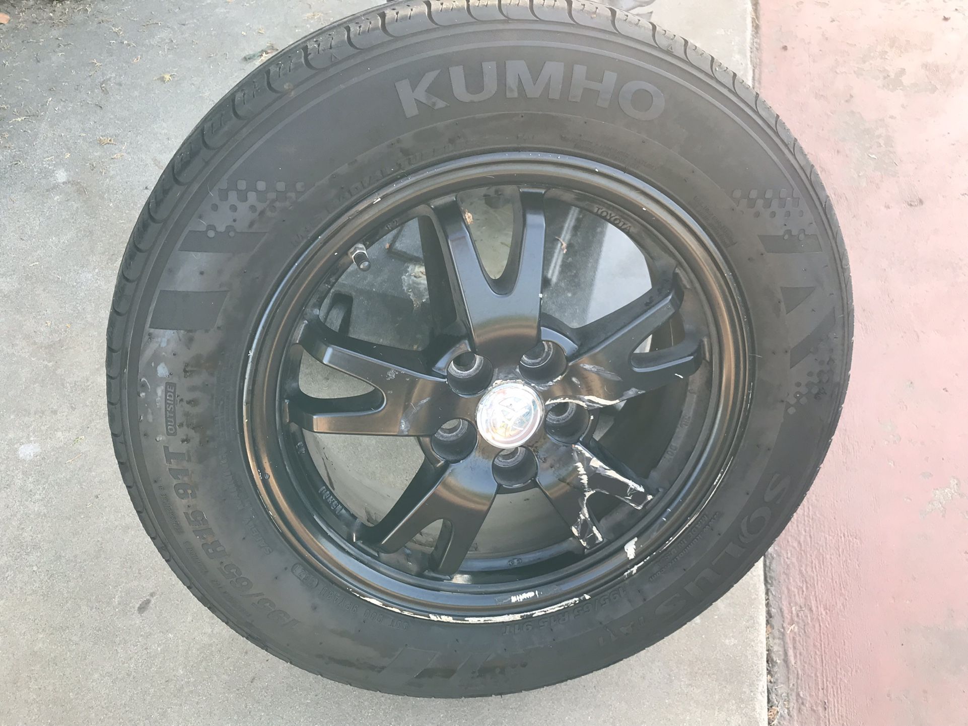 1 (ONE) RIM WITH TIRE 195/65/R15 TOYOTA PRIUS 2010-2015 REGULAR 1.8.