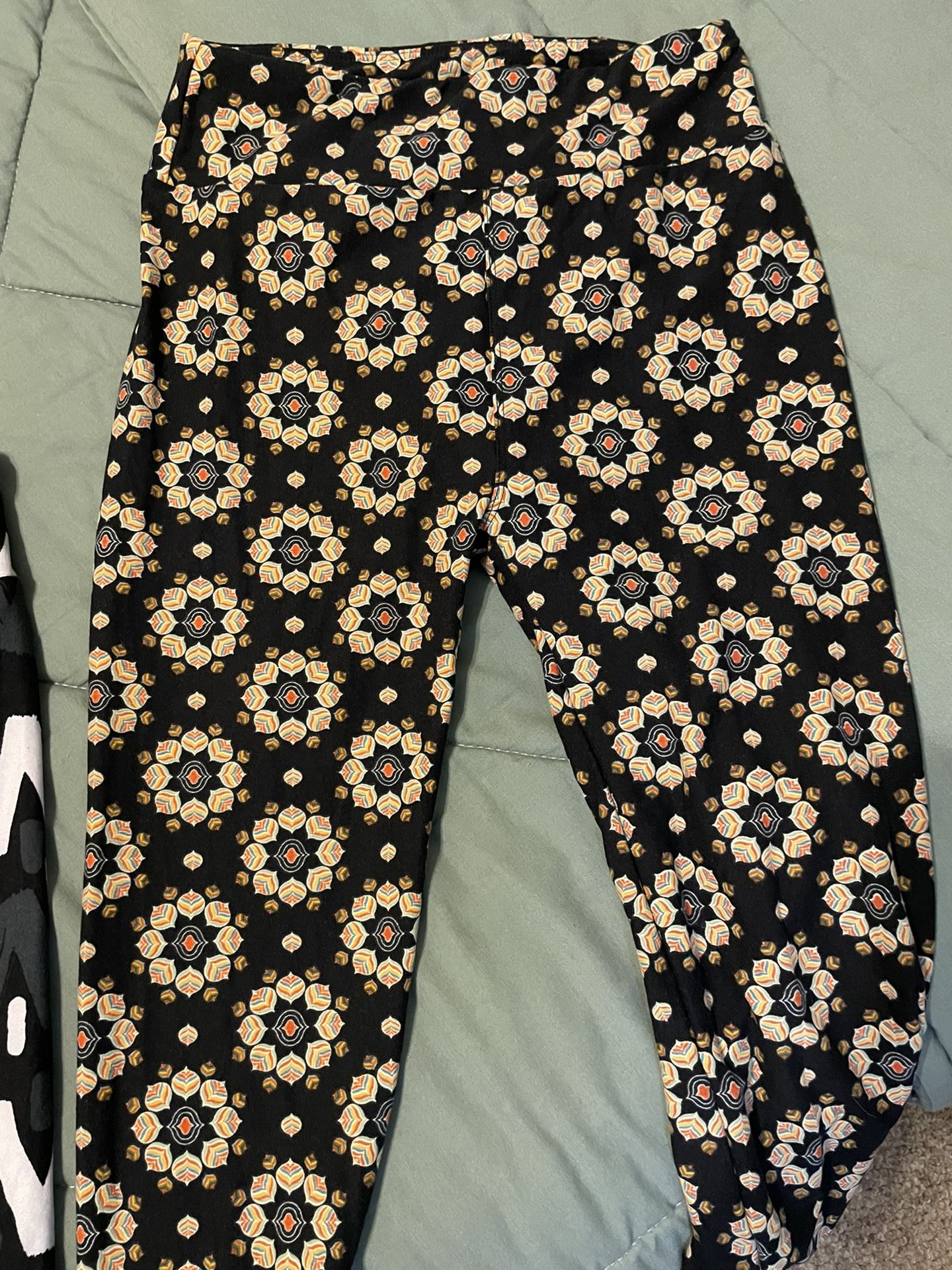 Lularoe Leggings Colorful Flower Shape One Size