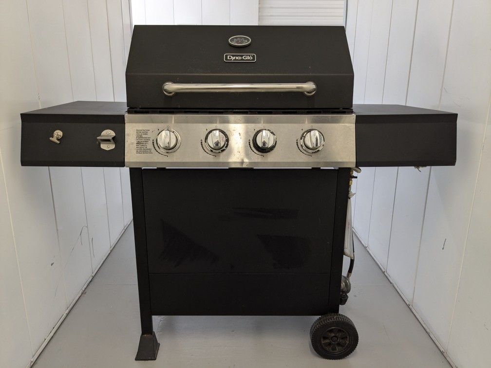 Dyna Glo 4 Burner Propane Grill 48000 BTU with tank and cover