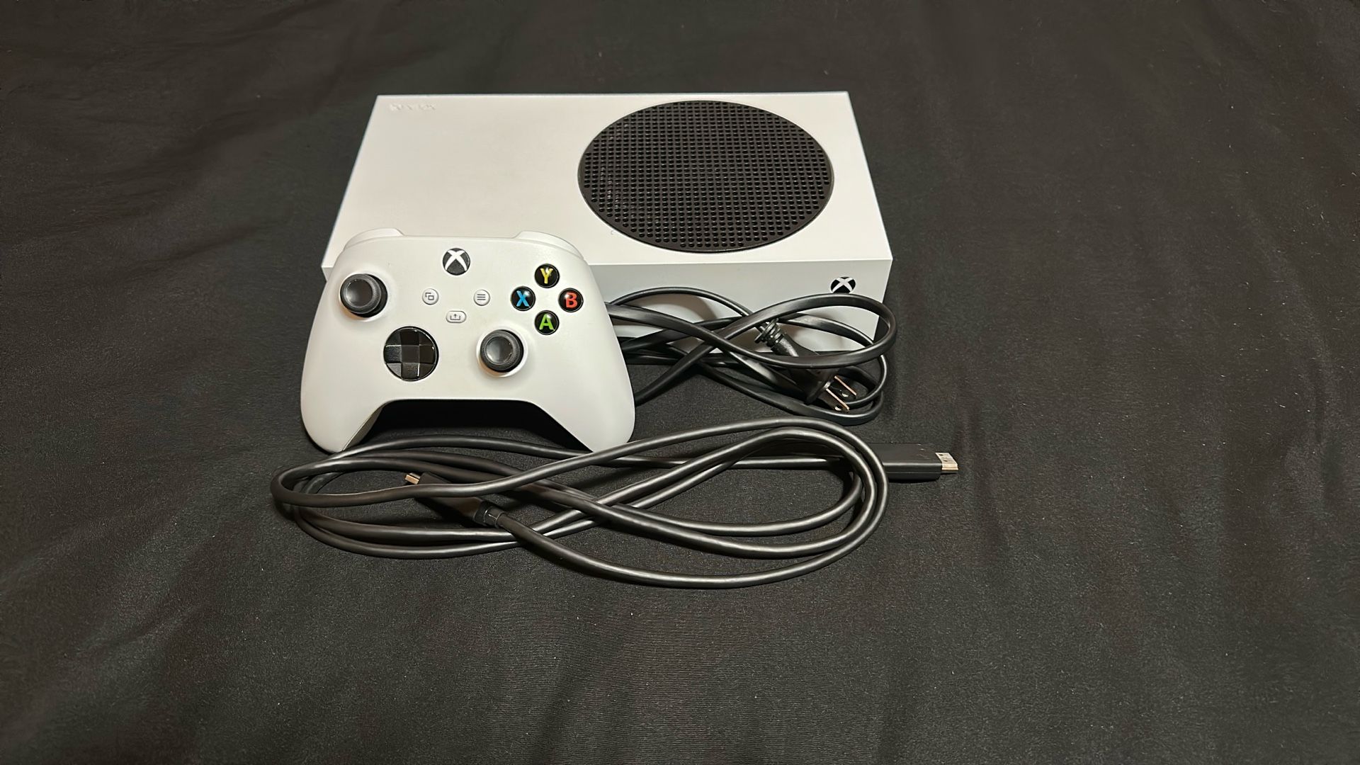 Xbox Series S + Controller & Cords – Ready to Play ✅