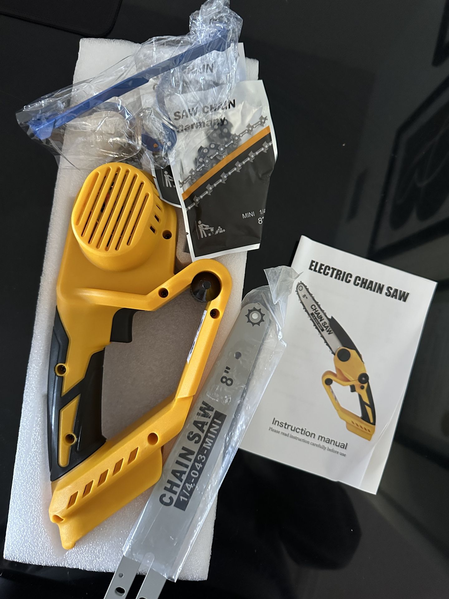 8” Electric Chainsaw With Safety Glasses