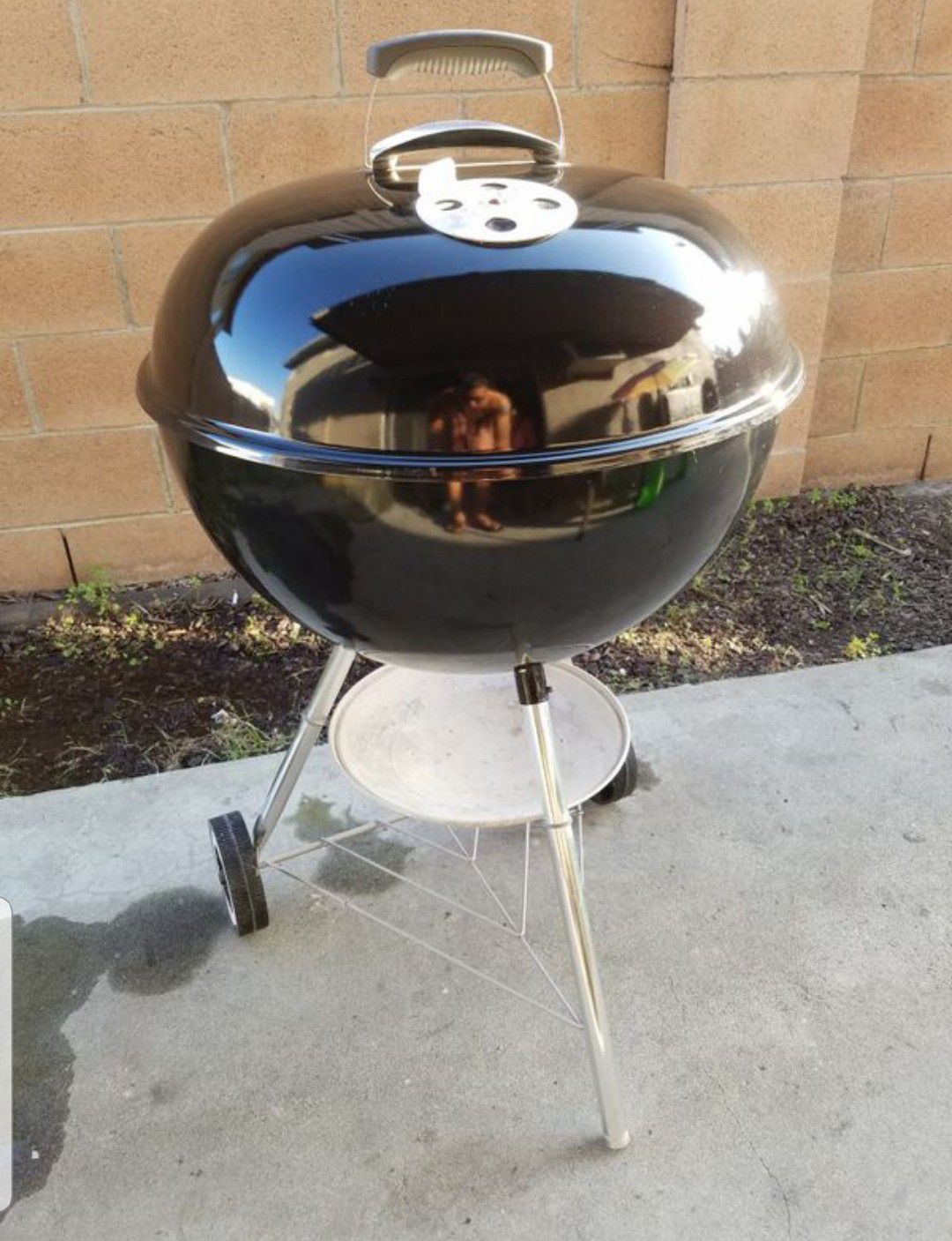 In excellent condition Weber bbq grill