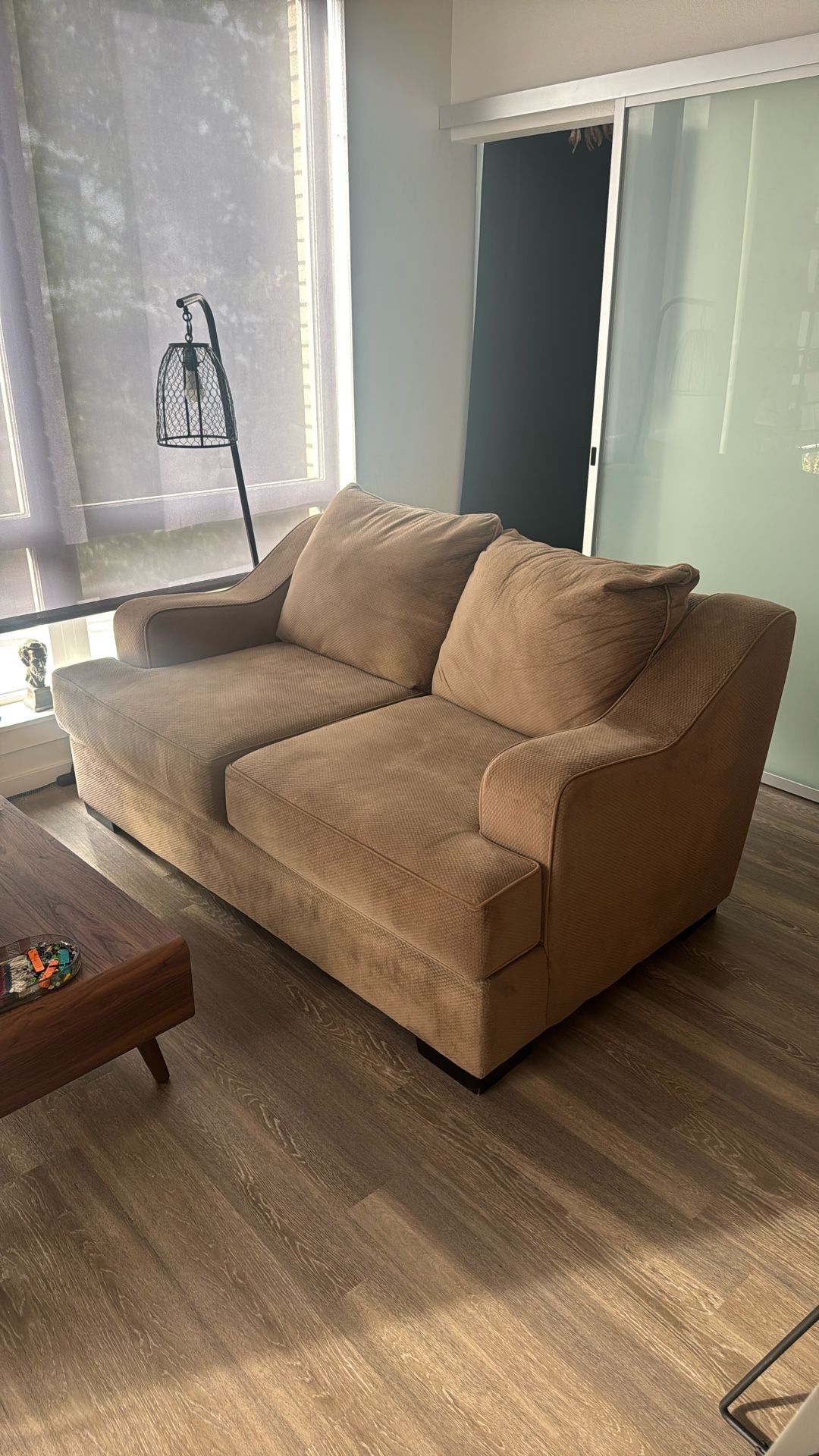 Loveseat (beige/tan)