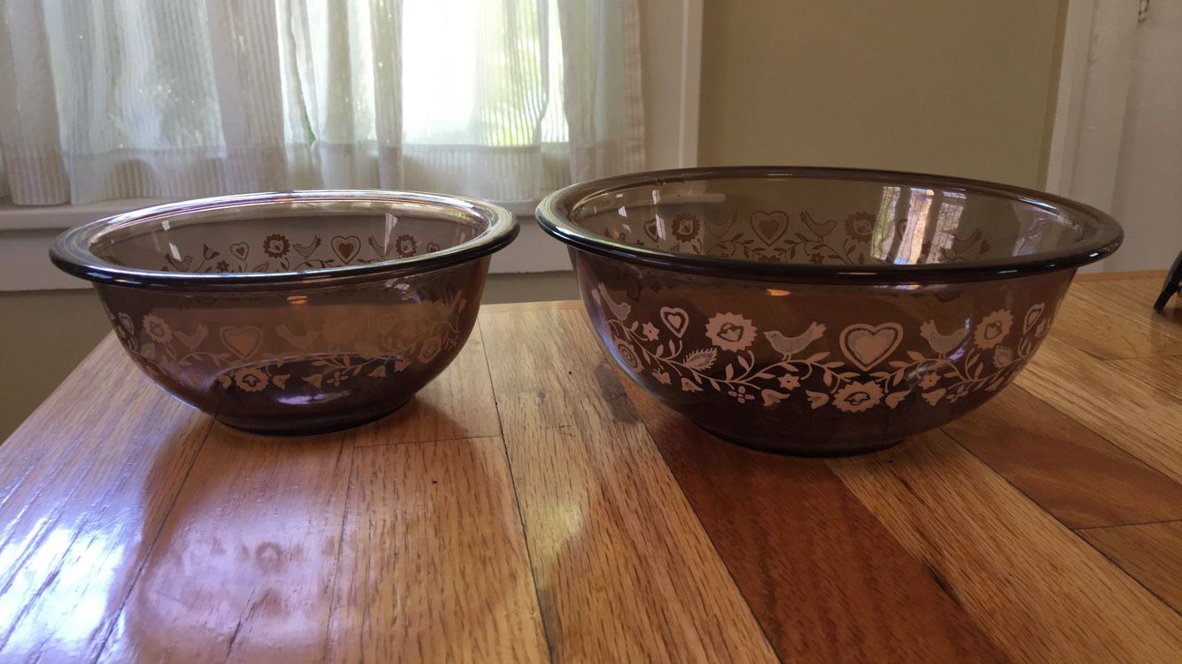 Vintage Pyrex nested mixing bowls
