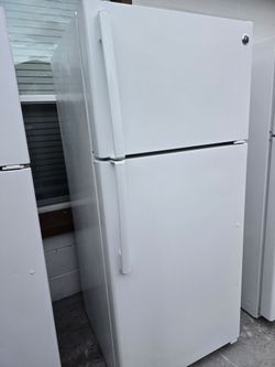 GE REFRIGERATOR GOOD CONDITION
