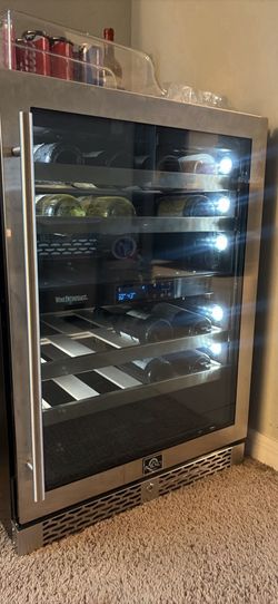 Wine enthusiasts smart wine cooler