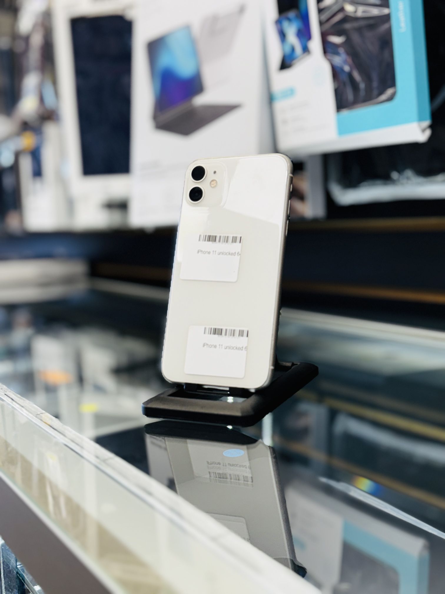 iPhone 11 (Factory Unlocked)