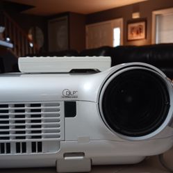 NEC LT265 DLP Projector Home Theater 1080iP W/ Case 473 Lamp Hours