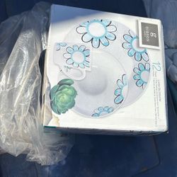 New 12 Piece Dish Set