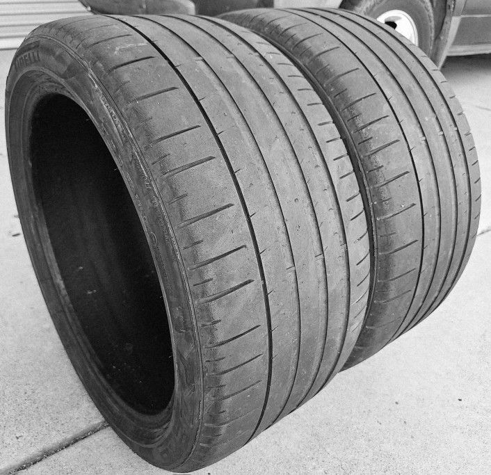 275/35/19 USED TIRE (MOBILE UNTIL 10PM)