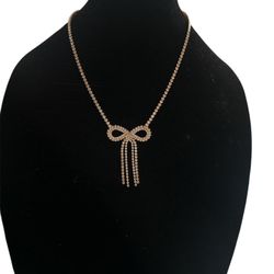 Bow Necklace