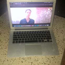 MacBook Air /w Charger