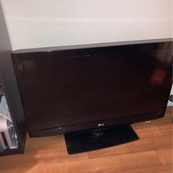 Fairly New 32 inch LG Flat Screen Tv With Removable Stand 