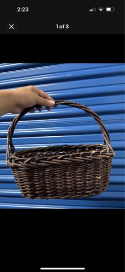 Brown Wicker Oval Basket w/ Handle Freestanding 20 in Tall 15 in Long