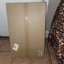 Samsung - 32" Odyssey G50D QHD IPS 180Hz 1ms AMD FreeSync and G-Sync