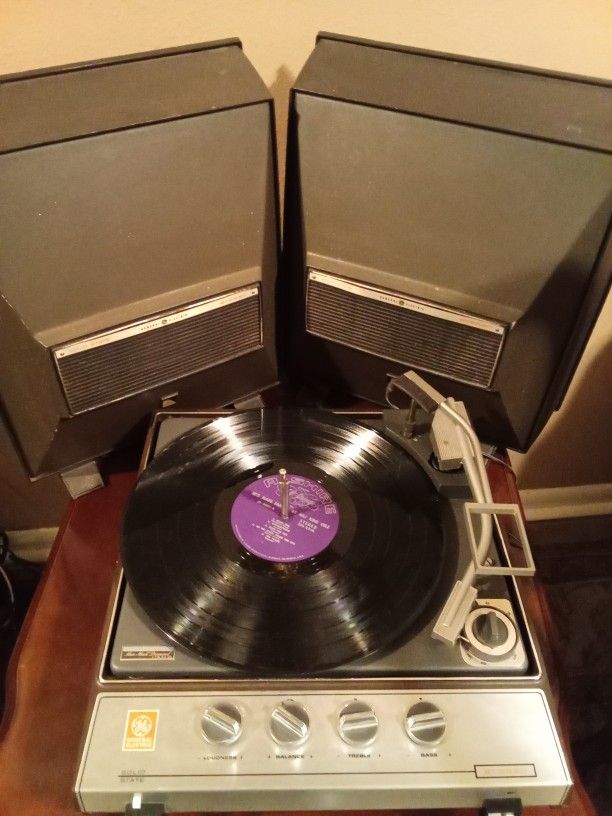 GE Electric  Vintage Portable Record Player 