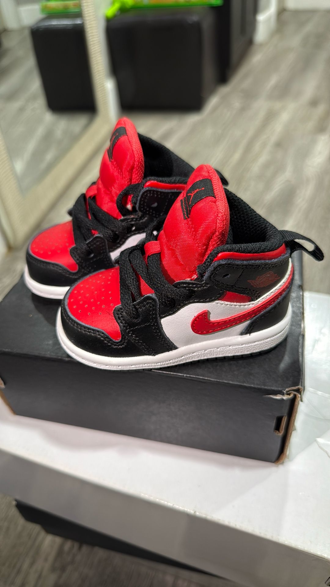 Jordan 1 Mid