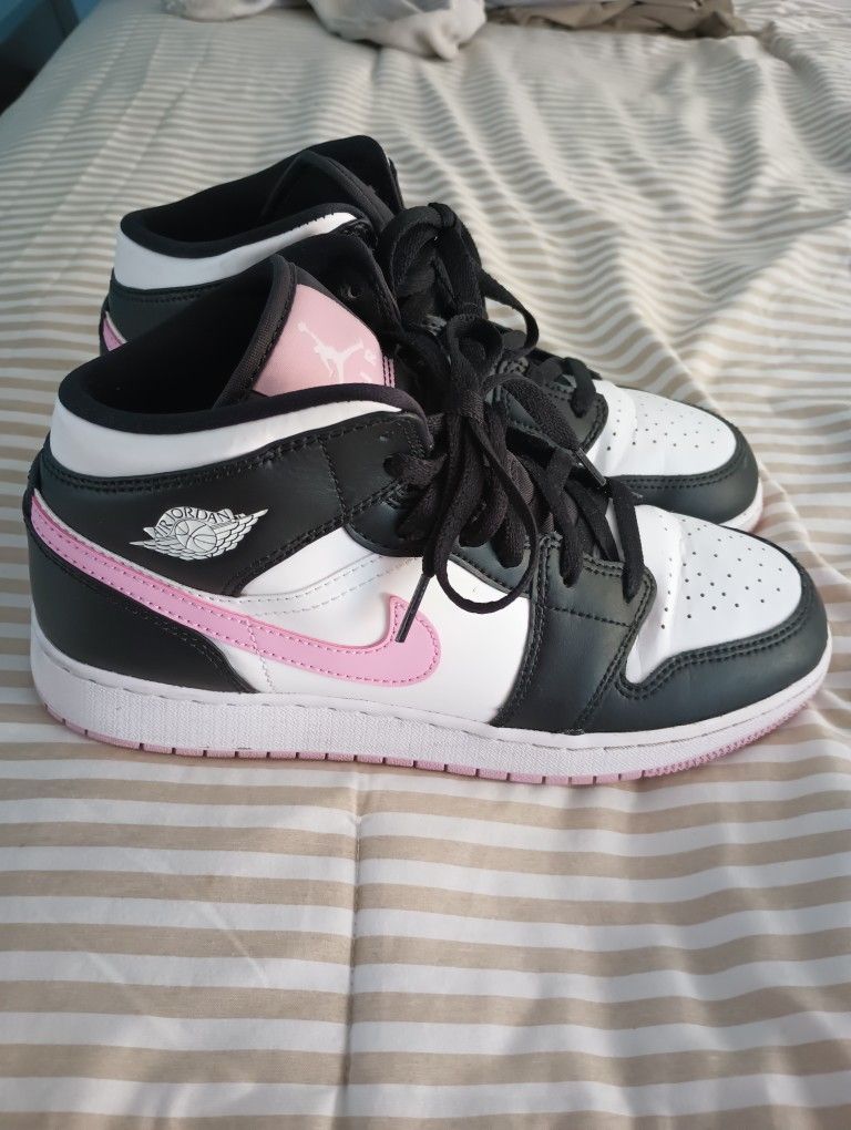 Jordan 1 Mid (7Y/7M/9W)