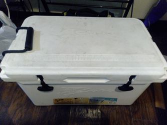Coho Hard Cooler White 52l