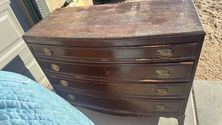 Vintage Bow Front Mahogany Chest of Drawers