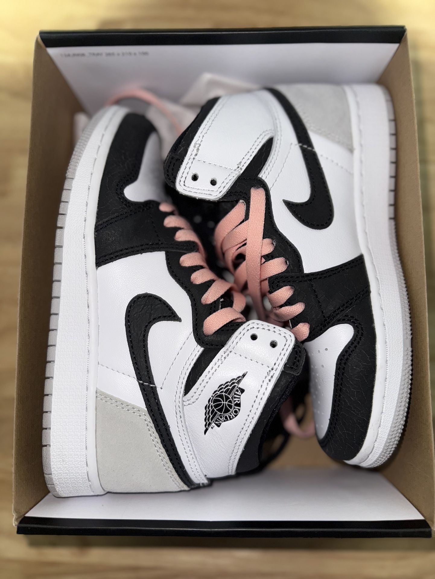 Jordan 1 White/bleached Coral-black