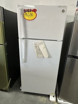 GE TOP FREEZER REFRIGERATOR WHITE COLOR BRAND NEW OPEN BOX!!!! 18’ Cuft Capacity!!!!!