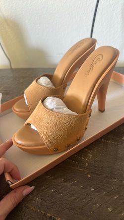 Viviana OMG Sand heels size 7