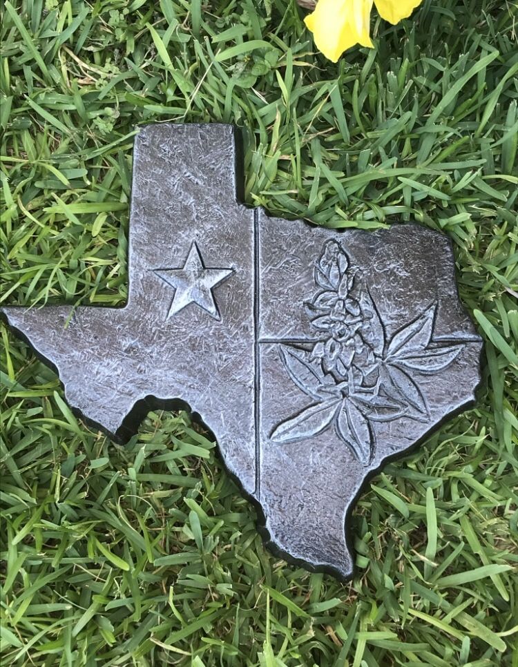 ❄️Makes great Christmas gifts 🎄🎁  Message me for prices💥Beautiful Solid ☄️strong stone fibers statuary. ‼️Perfect for outdoor and indoor decor. Mak