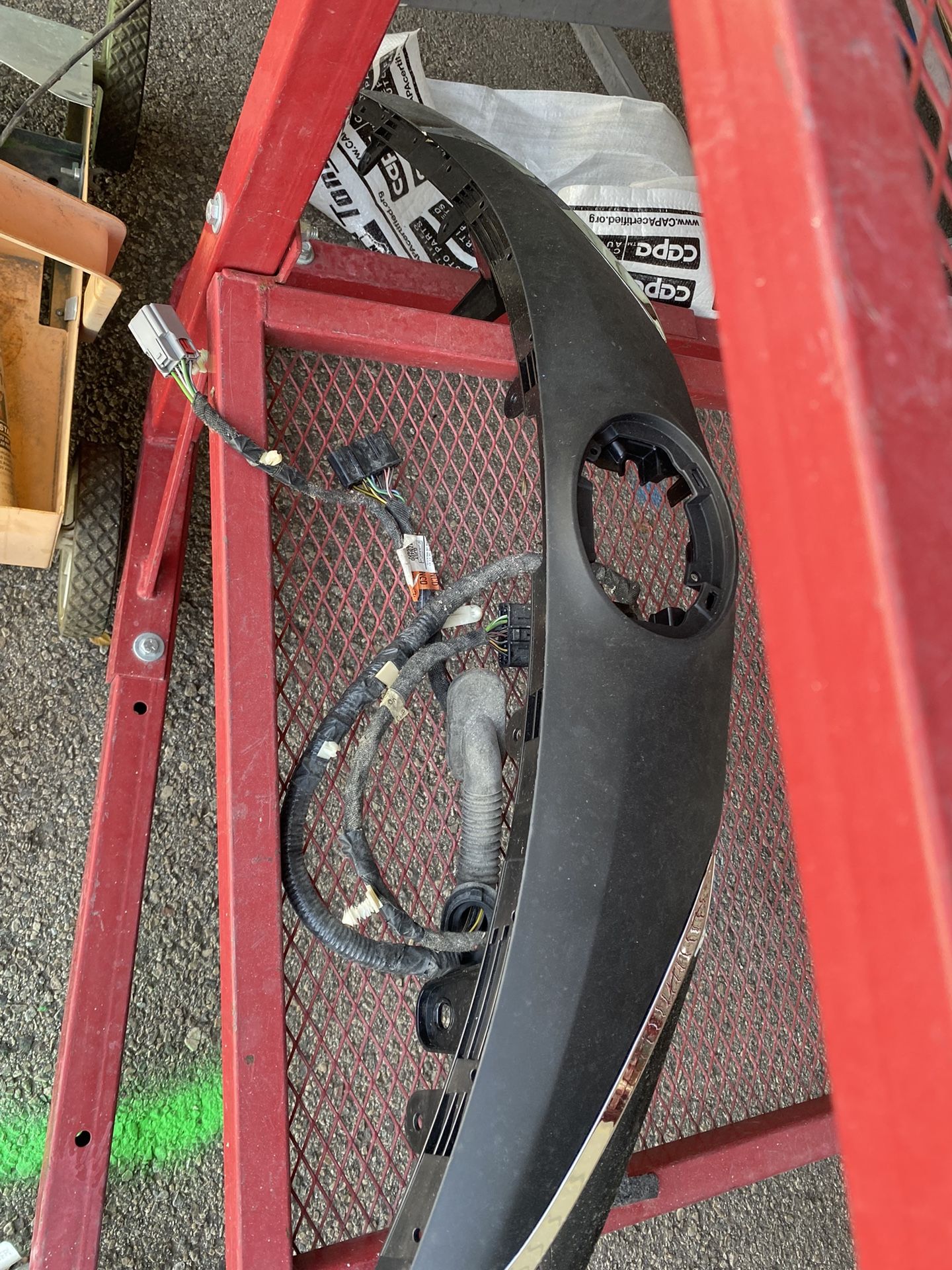 Toyota Sienna Grille Part