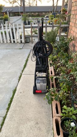 Máquina Para Lavar Alfombras Para Piesas Marca Bisarlo Lavaba Bien No Se Que Paso Pero No Se Queda El botón Abajo Para Empedar A Lanar La Alfombra