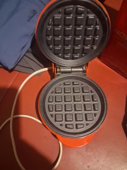 Mini Round Waffle Maker – Orange