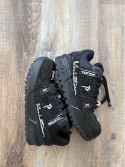 Louis Vuitton Sneakers Sz 43 (fits size 9-10)