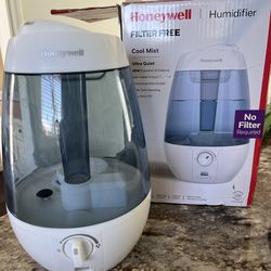 Filter free Cool mist humidifier with essential oil tray