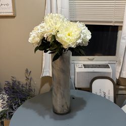 BEAUTIFUL 3 ft Faux Flower Arrangement in Glass Frosted Vase