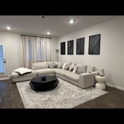 Rooms To Go Couch/sectional 