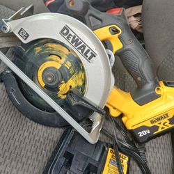 Dewalt 6"1/2 Circular Saw Baterie And Charger