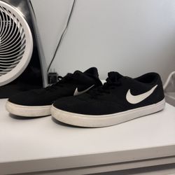 black nike sb 