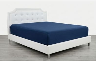 Luxury King Platform Bed Frame – White Faux Leather/Crystal Tufted – $150