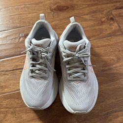 HOKA Bondi 8, women size 7