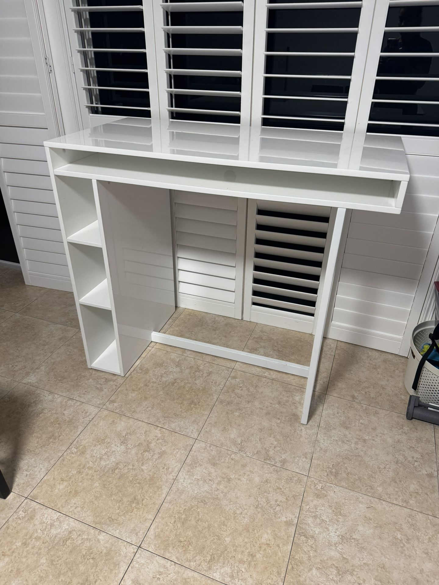 High Table Shine Finish