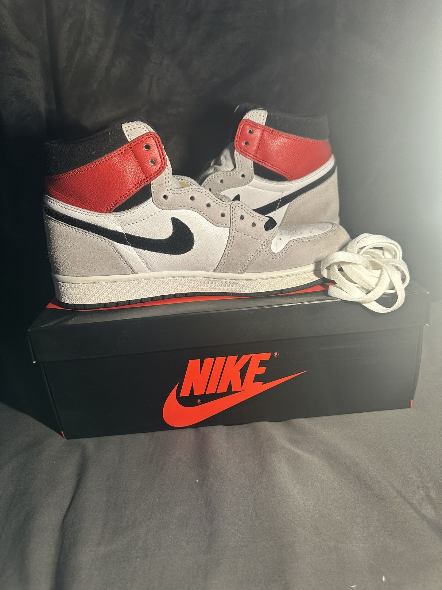 Air Jordan 1 Retro High OG Smoke Grey