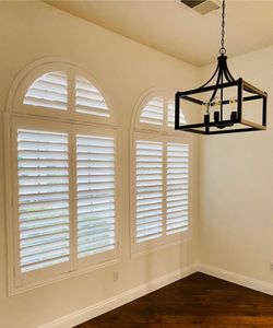 Custom Basswood Plantation Shutters & Expert Installation - Real Wood Interior Window Coverings (Persianas de Madera Estilo Plantacion)