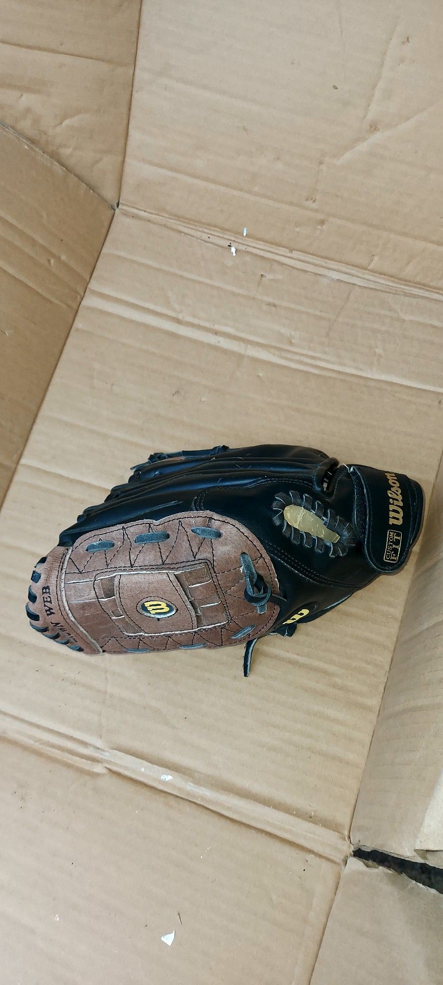 Wilson A2497 Barry Larkin 11 Inch Baseball Glove