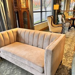 🛋️ Leanna Channel Tufted Velvet  Loveseat   Chic Style & Plush Comfort