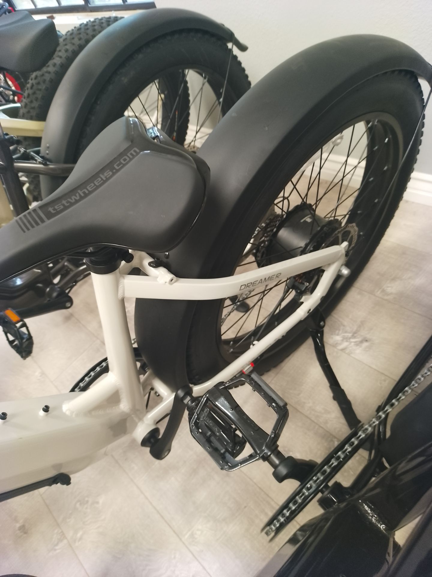 ๐ trekcraze skinny tire ebike city bike