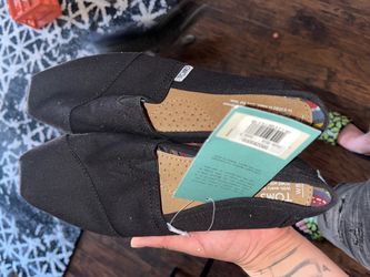 TOMS Size 8