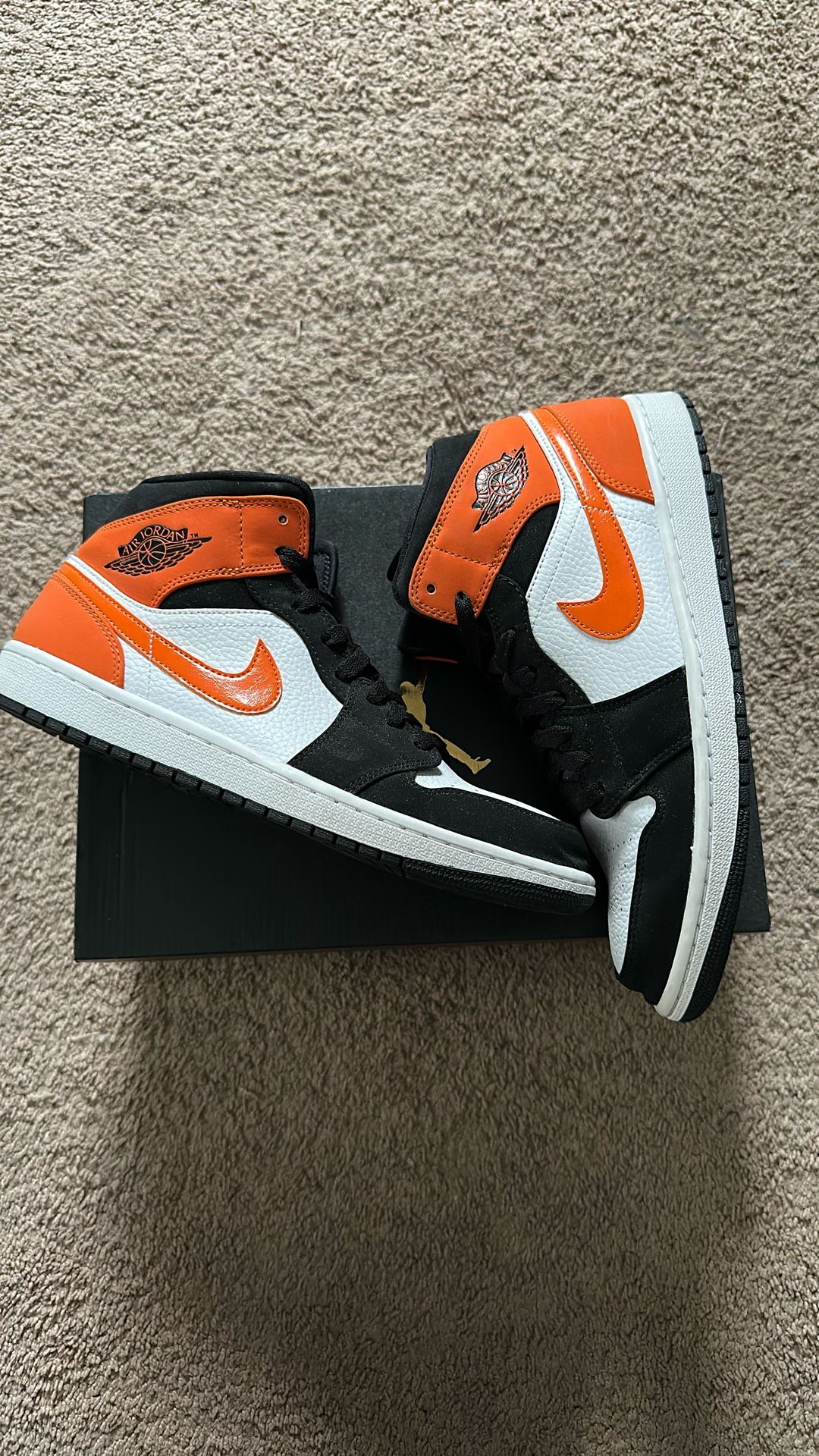 Air Jordan 1 Mid Black/Orange